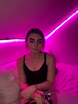 Snapshot of AdelinaAlia chatting on September 17, 2025, 8:00 pm AdelinaAlia online show from September 17, 2025, 8:00 pm