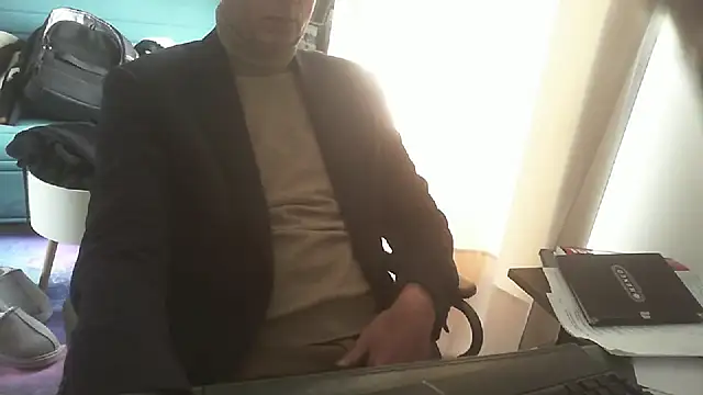 Snapshot of shyfrenchcock1 chatting on March 18, 2025, 12:39 pm shyfrenchcock1 online show from March 18, 2025, 12:39 pm