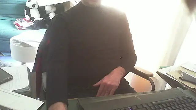 shyfrenchcock1 online show from March 10, 2026, 2:32 pm