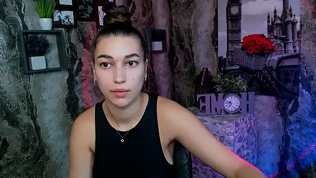 KarolinaRosse  online show from October 28, 2025, 6:23 am