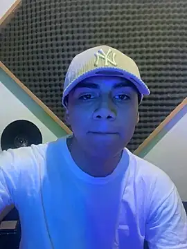 SkinnyHot444 online show from February 8, 2025, 12:28 am