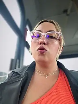 Snapshot of VIOLETA-25_ chatting on May 7, 2026, 3:15 pm VIOLETA-25 online show from May 7, 2026, 3:15 pm