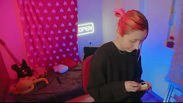 Snapshot of Bloom-fairy chatting on February 17, 2026, 1:30 pm Bloom-fairy online show from February 17, 2026, 1:30 pm