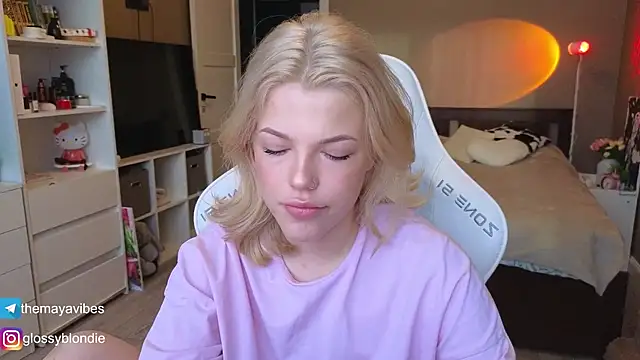 Maya Rave online show from April 13, 2026, 4:16 am