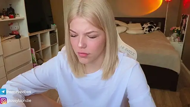 Maya Rave online show from April 14, 2026, 3:22 am