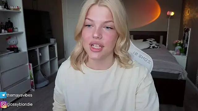 Maya Rave online show from April 19, 2026, 3:29 am