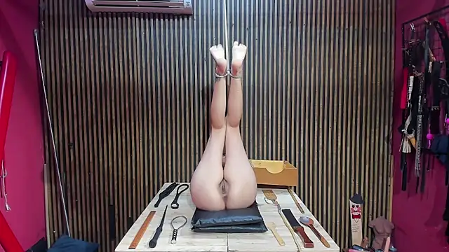 Snapshot of BDSM_Vantablack_ chatting on February 20, 2026, 6:26 am BDSM Vantablack online show from February 20, 2026, 6:26 am