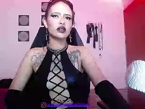 Madamebeelzeboss online show from November 3, 2025, 4:17 am