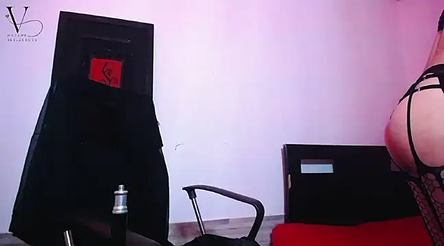 Madamebeelzeboss online show from December 12, 2024, 1:21 am