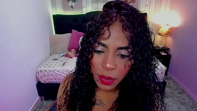 Snapshot of Edelaine_rogers chatting on October 1, 2025, 5:45 am Edelaine rogers online show from October 1, 2025, 5:45 am