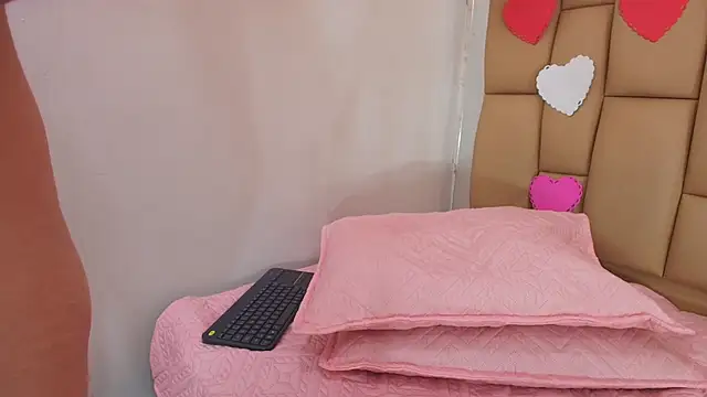 Snapshot of Amy_wats0n chatting on February 20, 2025, 7:08 pm Amy wats0n online show from February 20, 2025, 7:08 pm