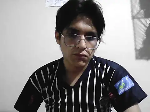 Snapshot of HardDick2 chatting on May 8, 2026, 4:49 am HardDick2 online show from May 8, 2026, 4:49 am