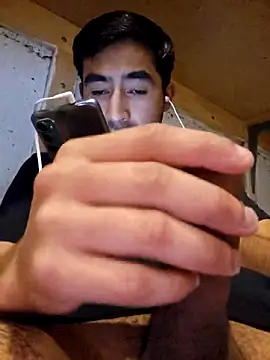 Axeltu77 online show from April 24, 2026, 1:18 am