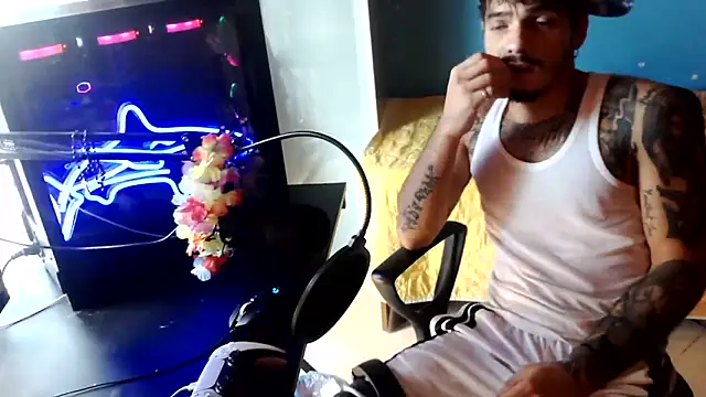 Badboyi1997 online show from November 1, 2025, 10:42 am