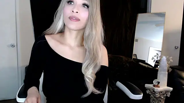 liadivina online show from March 17, 2025, 6:51 am