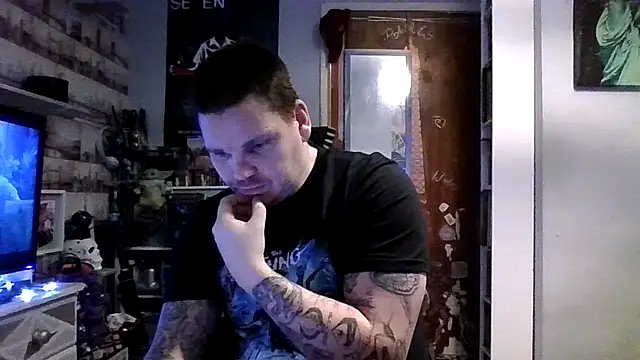 ArcanceTheo82 online show from December 19, 2024, 7:29 pm