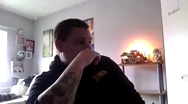 ArcanceTheo82 online show from February 4, 2025, 2:21 pm