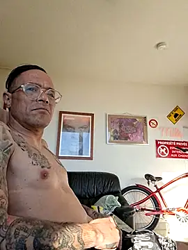 mileflav0r online show from April 6, 2026, 7:09 am