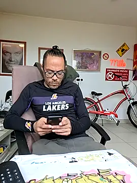 mileflav0r online show from May 18, 2026, 8:41 am