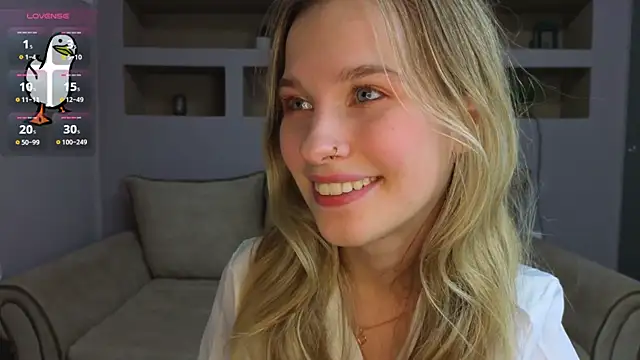 LinaCristonsen online show from November 23, 2025, 3:44 pm