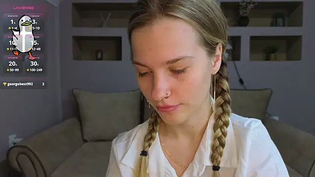 LinaCristonsen online show from November 12, 2025, 3:27 pm