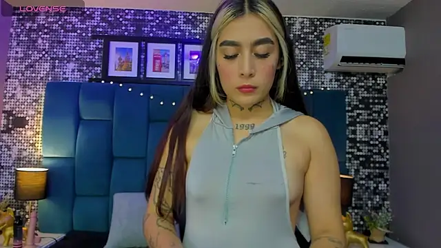 Snapshot of elodie_walker chatting on March 22, 2025, 11:32 am elodie walker online show from March 22, 2025, 11:32 am