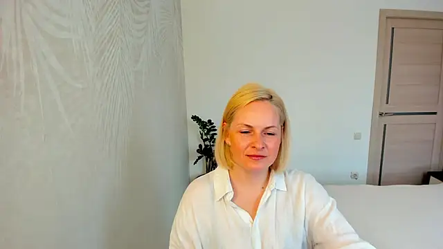 Snapshot of Alicee_Gracee chatting on April 22, 2026, 8:32 am Alicee Gracee online show from April 22, 2026, 8:32 am