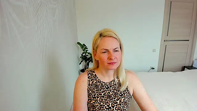 Snapshot of Alicee_Gracee chatting on March 27, 2026, 7:39 am Alicee Gracee online show from March 27, 2026, 7:39 am