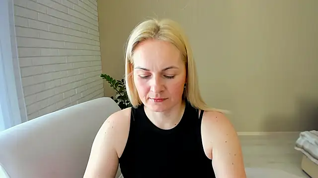 Snapshot of Alicee_Gracee chatting on March 11, 2026, 11:04 am Alicee Gracee online show from March 11, 2026, 11:04 am