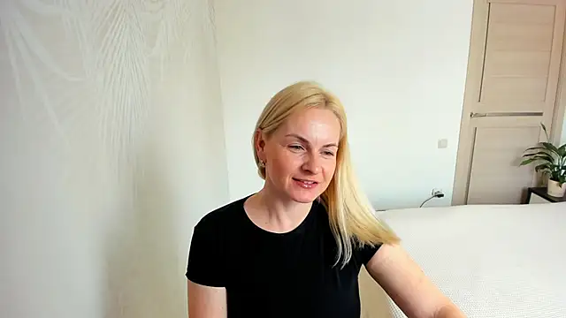 Snapshot of Alicee_Gracee chatting on March 18, 2026, 9:56 am Alicee Gracee online show from March 18, 2026, 9:56 am