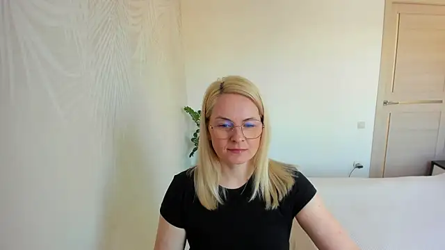 Snapshot of Alicee_Gracee chatting on March 24, 2026, 8:14 am Alicee Gracee online show from March 24, 2026, 8:14 am
