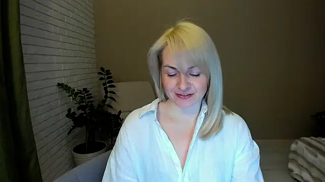 Snapshot of Alicee_Gracee chatting on March 7, 2026, 9:20 pm Alicee Gracee online show from March 7, 2026, 9:20 pm