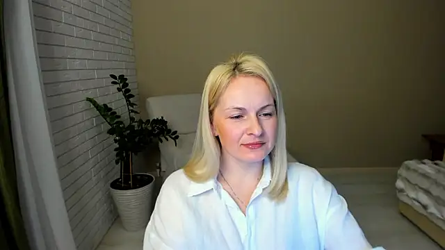 Alicee Gracee online show from February 16, 2026, 7:45 pm