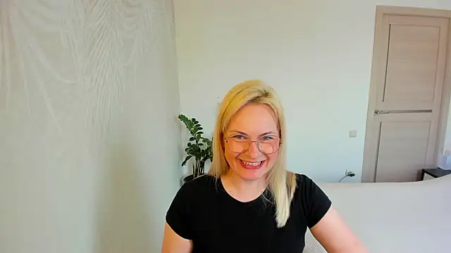 Snapshot of Alicee_Gracee chatting on March 30, 2026, 8:49 am Alicee Gracee online show from March 30, 2026, 8:49 am