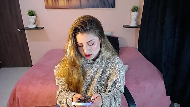 cristal-evanns online show from November 25, 2025, 3:18 am