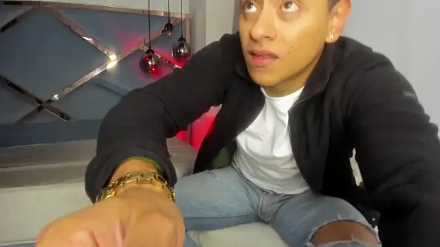 Snapshot of Lucii_fer_ chatting on March 1, 2026, 12:27 pm Lucii fer online show from March 1, 2026, 12:27 pm