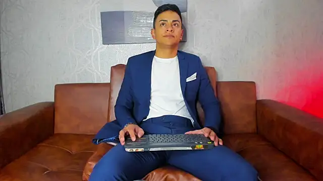 Snapshot of Lucii_fer_ chatting on September 15, 2025, 11:54 am Lucii fer online show from September 15, 2025, 11:54 am