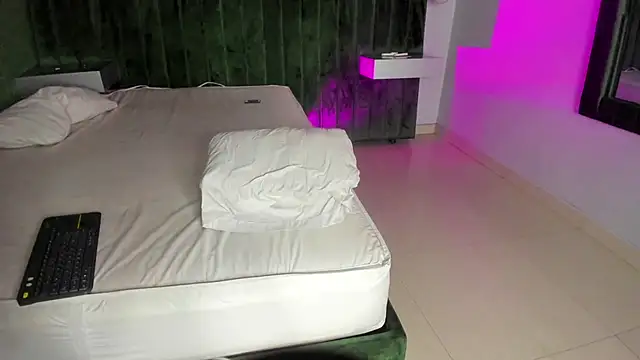 Snapshot of Lucii_fer_ chatting on October 20, 2025, 11:33 am Lucii fer online show from October 20, 2025, 11:33 am