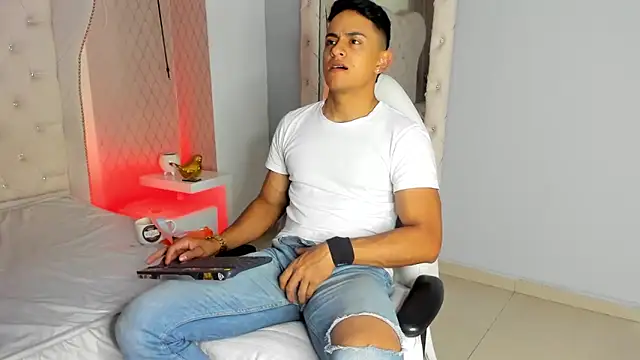 Snapshot of Lucii_fer_ chatting on February 1, 2026, 11:52 am Lucii fer online show from February 1, 2026, 11:52 am