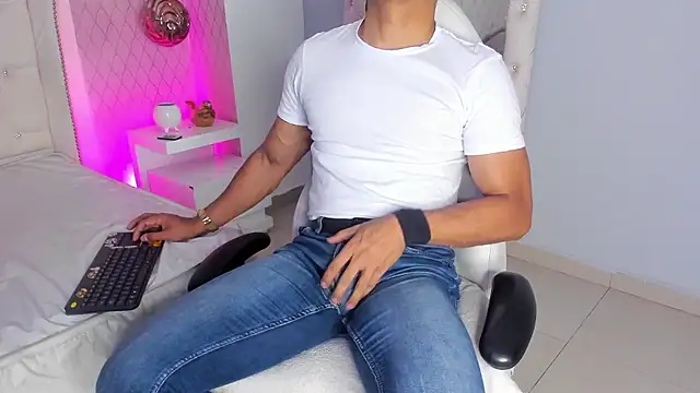 Snapshot of Lucii_fer_ chatting on January 18, 2026, 11:46 am Lucii fer online show from January 18, 2026, 11:46 am