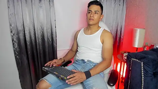 Snapshot of Lucii_fer_ chatting on February 20, 2026, 11:34 am Lucii fer online show from February 20, 2026, 11:34 am