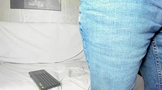 Snapshot of Lucii_fer_ chatting on March 20, 2025, 5:25 pm Lucii fer online show from March 20, 2025, 5:25 pm