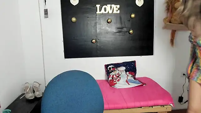 Snapshot of queen-natty chatting on December 10, 2024, 2:48 am queen-natty online show from December 10, 2024, 2:48 am