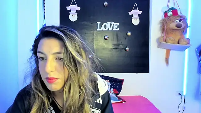 Snapshot of queen-natty chatting on December 12, 2024, 12:16 am queen-natty online show from December 12, 2024, 12:16 am