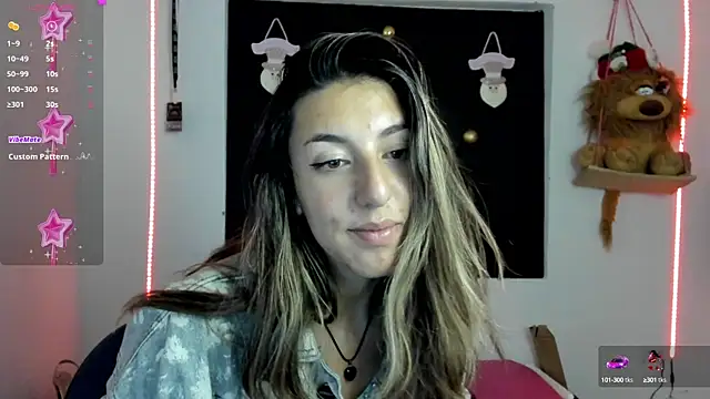 Snapshot of queen-natty chatting on December 6, 2024, 3:35 am queen-natty online show from December 6, 2024, 3:35 am