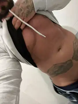 Snapshot of UrsuKing chatting on February 17, 2025, 12:22 am UrsuKing online show from February 17, 2025, 12:22 am