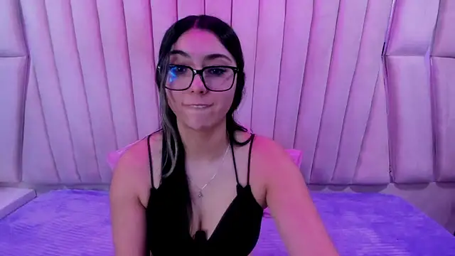 Lucy Anall  online show from November 18, 2025, 8:56 pm