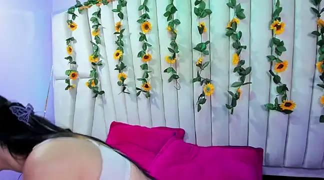 Lucy Anall  online show from February 25, 2025, 11:59 pm