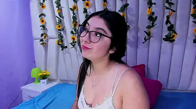 Lucy Anall  online show from January 20, 2025, 11:43 pm