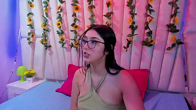 Lucy Anall  online show from February 22, 2025, 9:59 pm